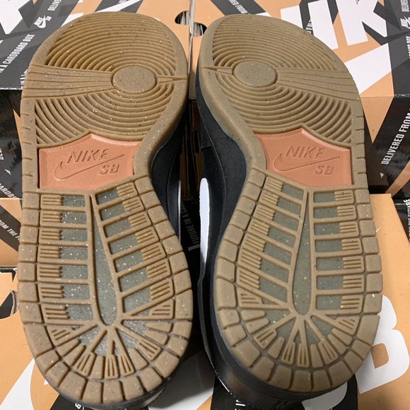 Nike SB Dunk Mid Black Gum Sz 9.5 SUPER RARE ๐ฅ - Picture 3 of 4